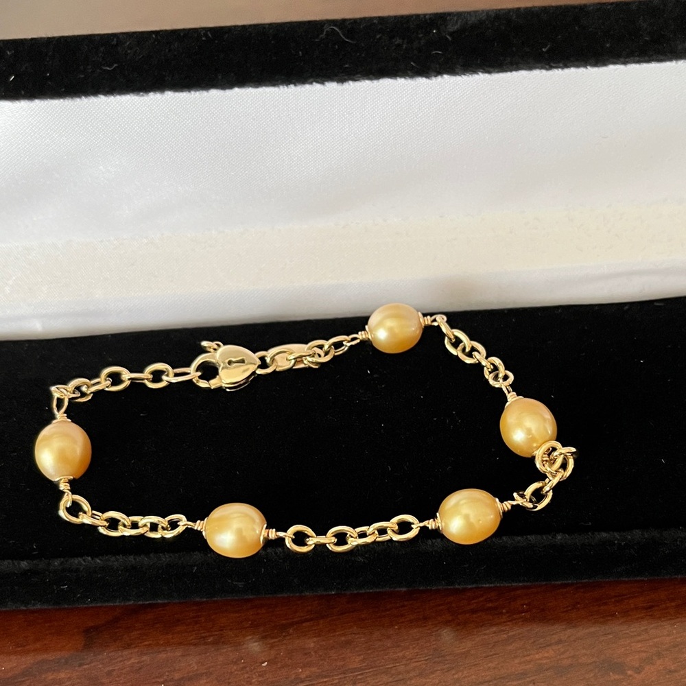 Elegant 14 Kt bracelet w/ South Pacific sea pearl Gold  Bracelet